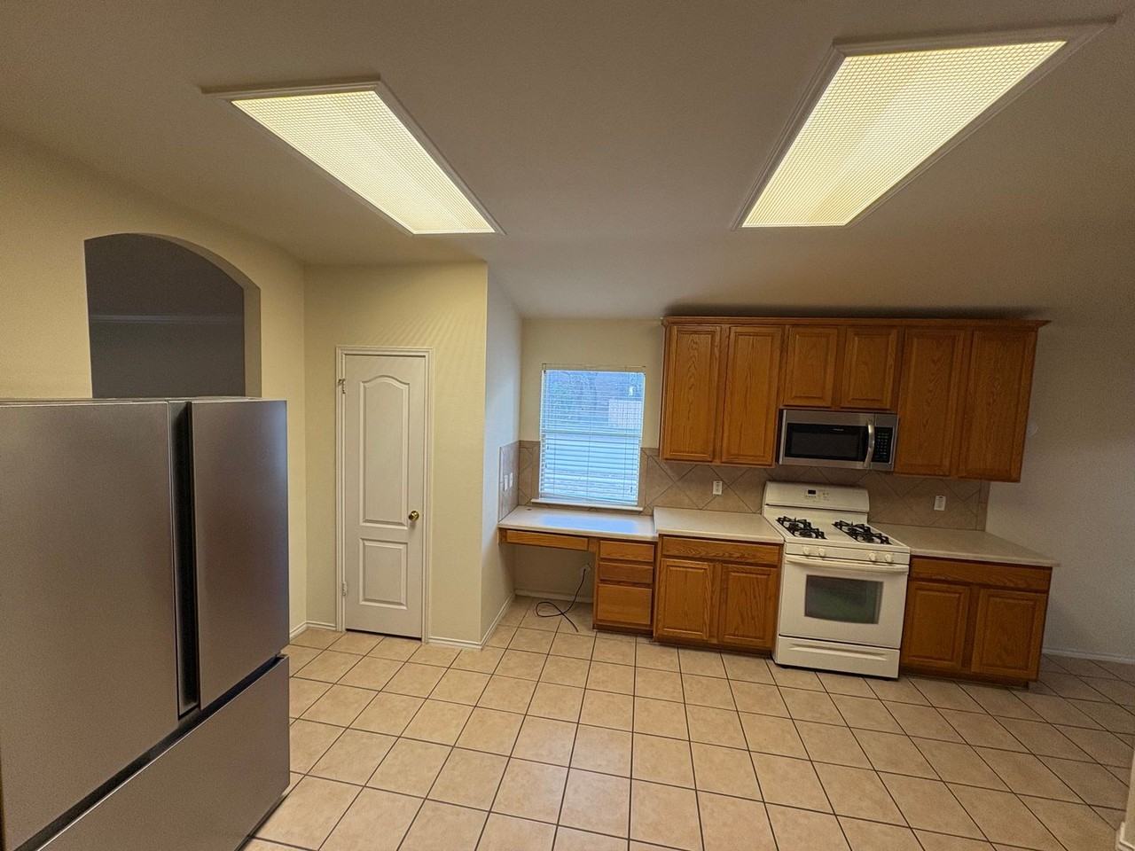 2100 Mir Woods Dr - Photo 6 of 34