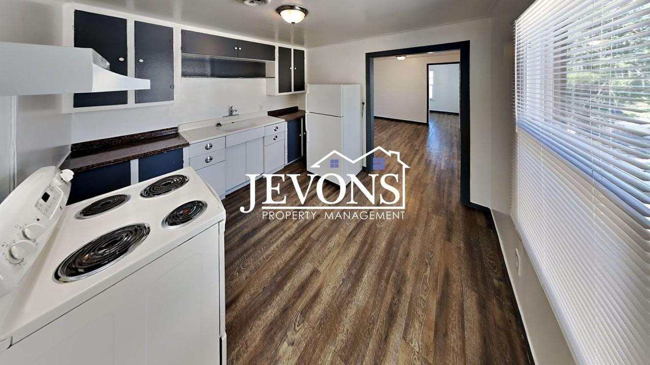 511 N 2nd St Yakima, WA 98901 - Photo 2 of 28