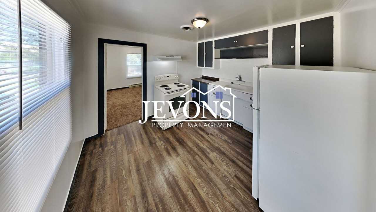511 N 2nd St Yakima, WA 98901 - Photo 3 of 28