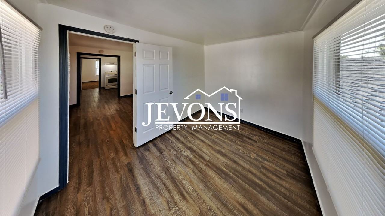 511 N 2nd St Yakima, WA 98901 - Photo 4 of 28