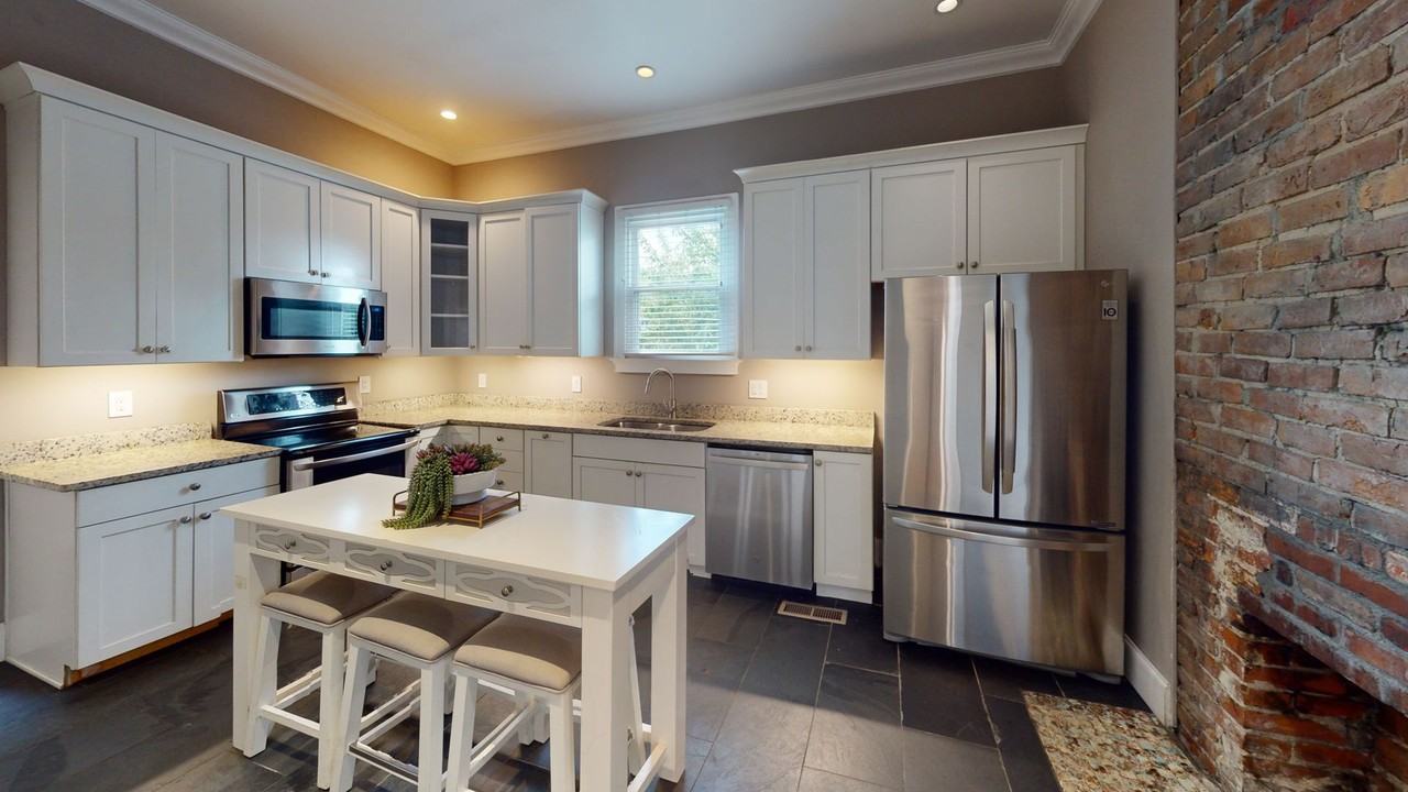 1644 Forest Ave - Photo 2 of 22