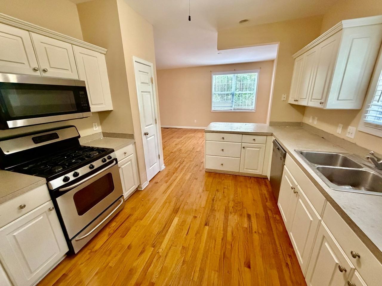 27 Greenbrook Ct - Photo 7 of 18