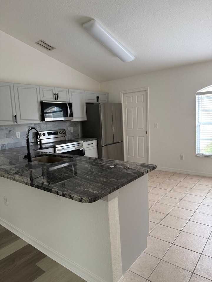 8161 Sw 128th Loop - Photo 3 of 14