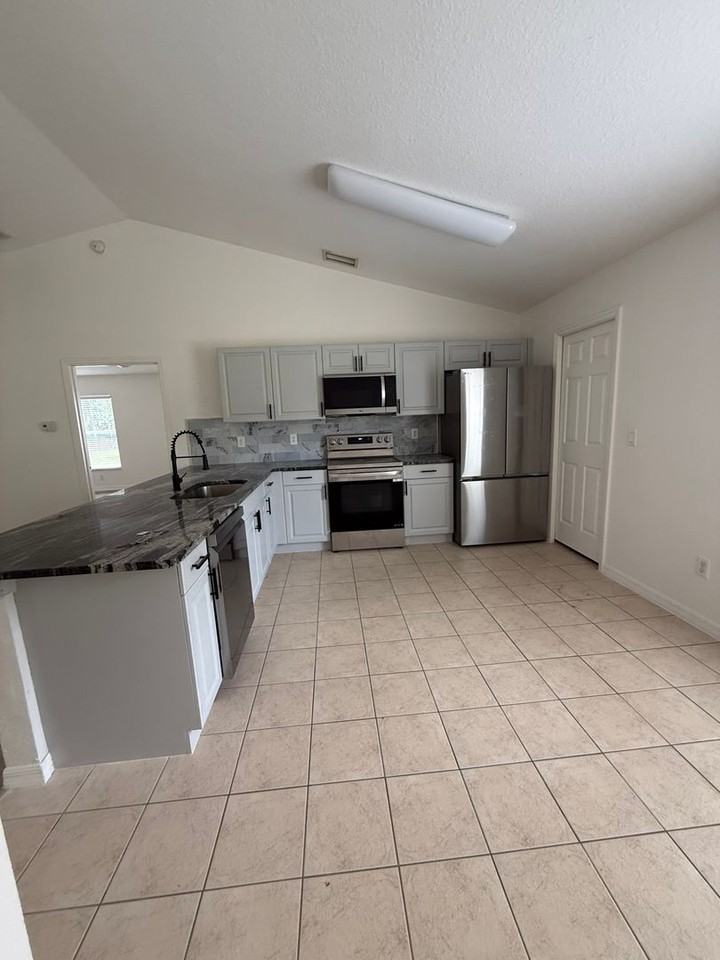8161 Sw 128th Loop - Photo 4 of 14
