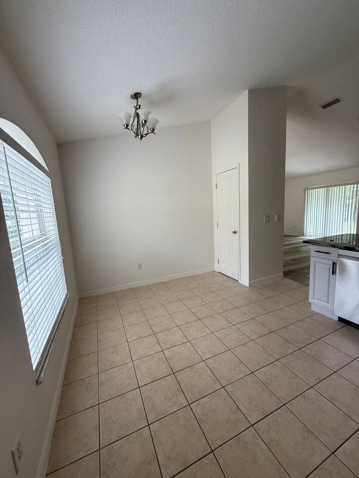 8161 Sw 128th Loop - Photo 5 of 14