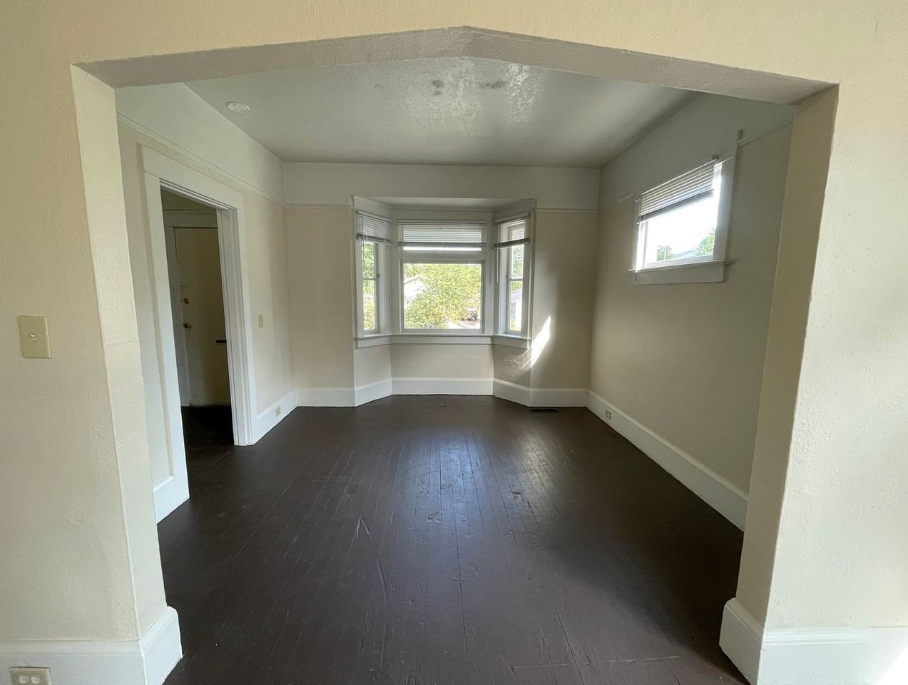 4507 N Gantenbein Ave - Photo 3 of 16