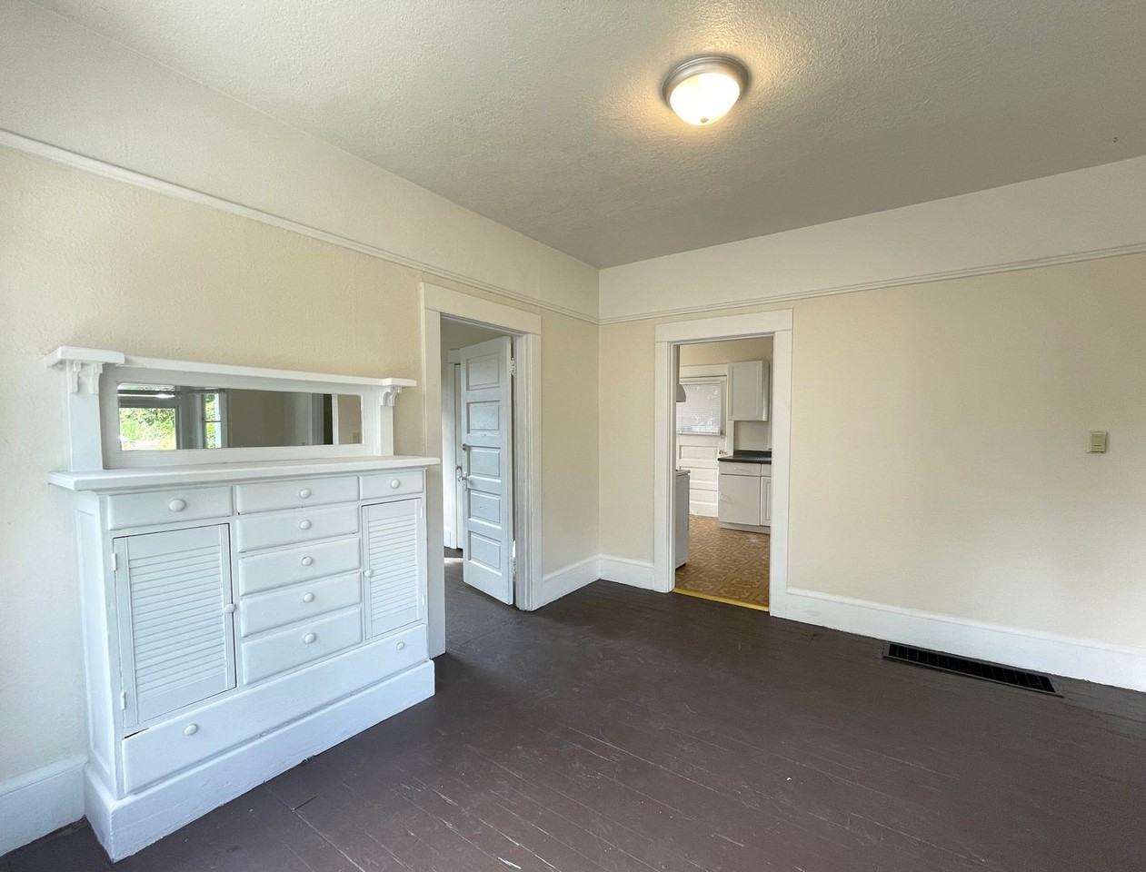 4507 N Gantenbein Ave - Photo 6 of 16