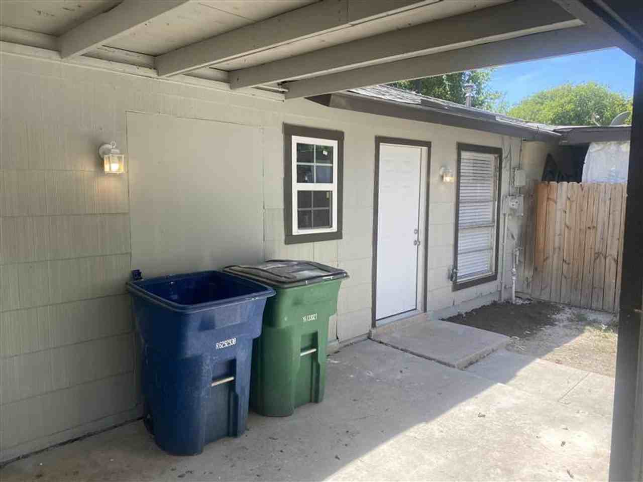 5514 Little Creek St - Photo 2 of 15