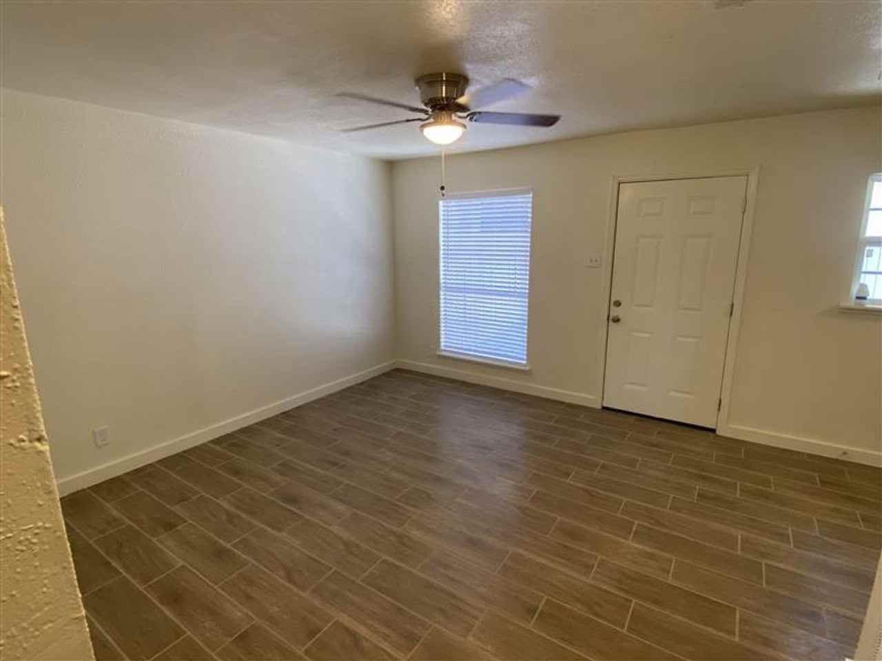 5514 Little Creek St - Photo 5 of 15