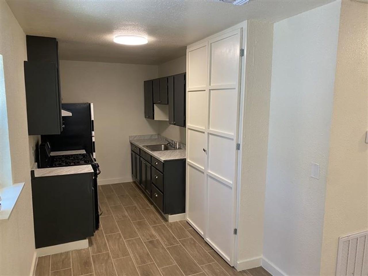 5514 Little Creek St - Photo 6 of 15