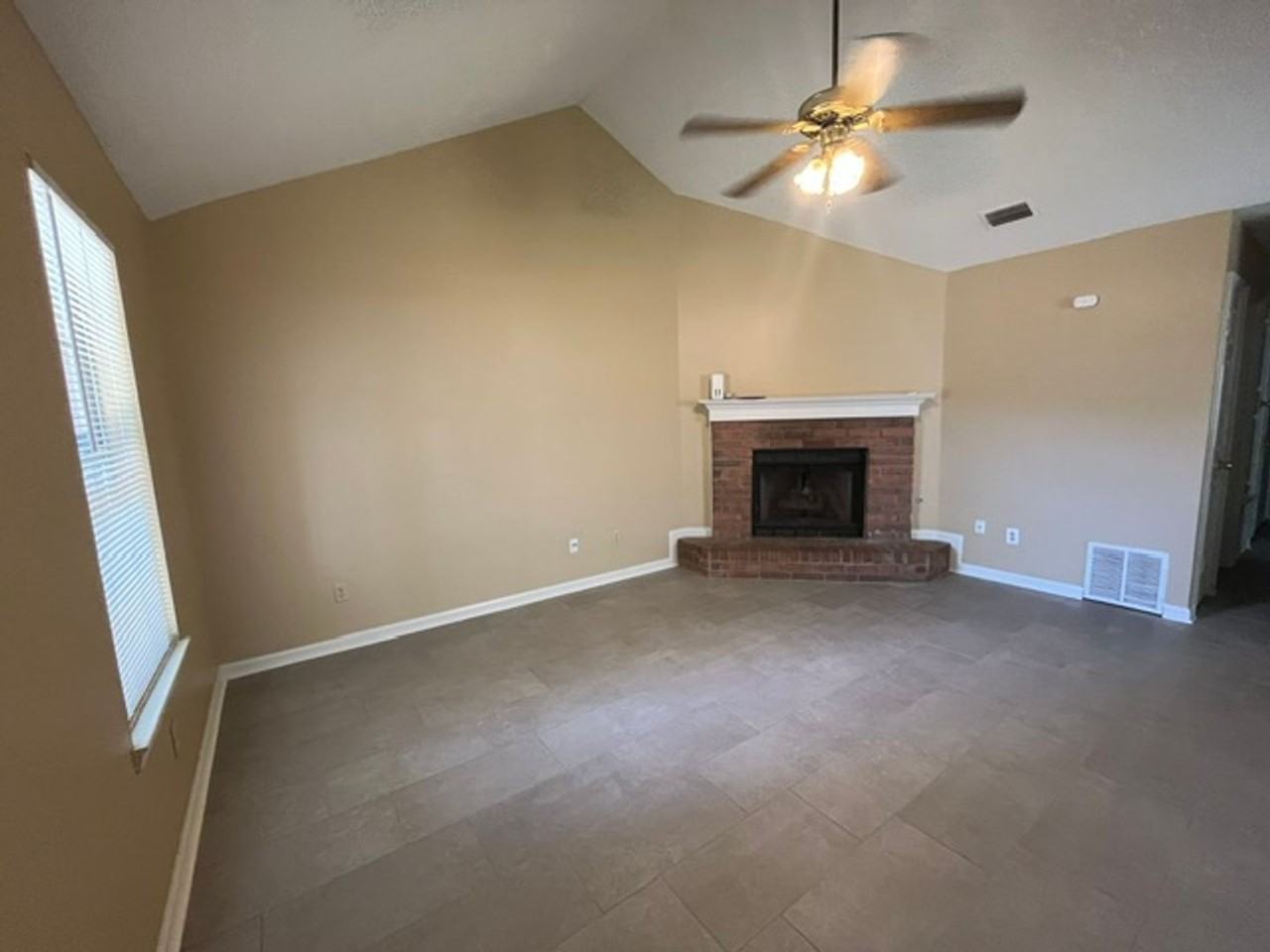 2900 Heatherglen Cv W - Photo 2 of 11
