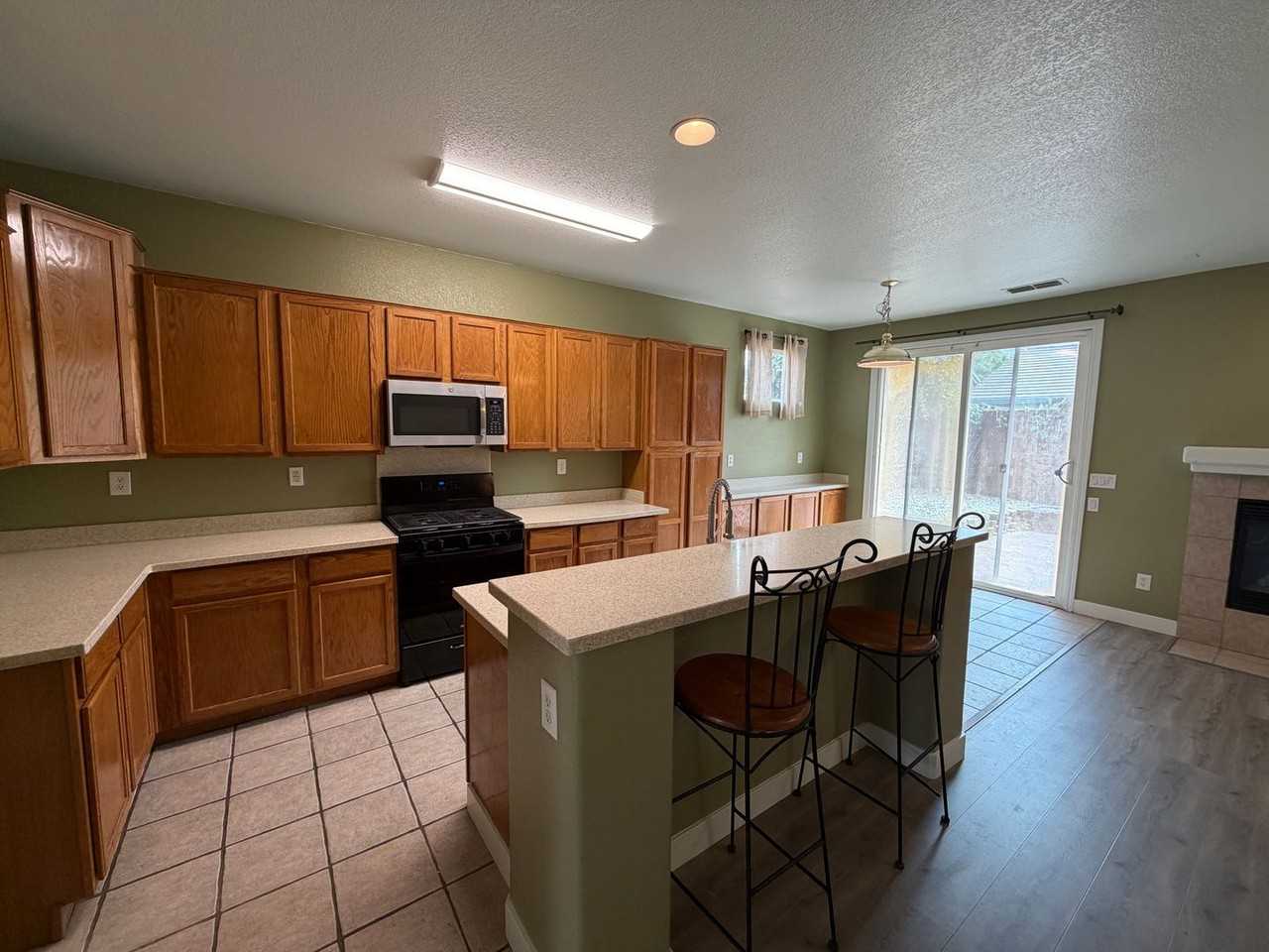 8660 Banton Cir - Photo 6 of 33