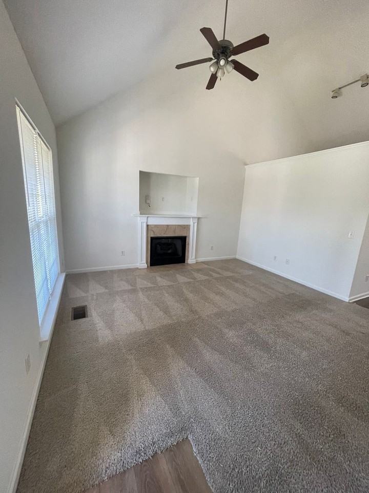 520 Hatch Trl - Photo 5 of 20