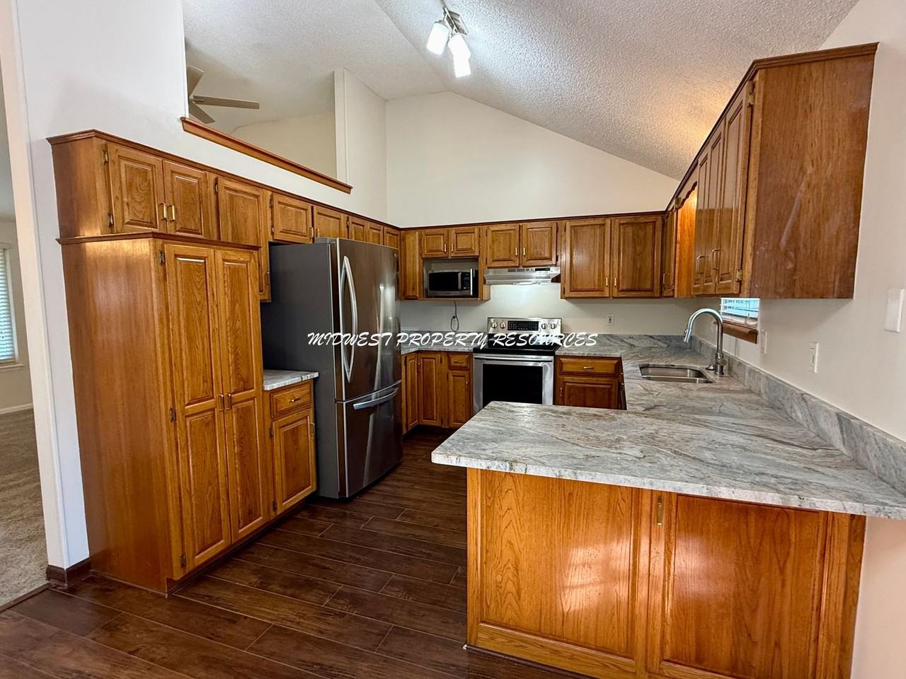 719 S Park Dr - Photo 3 of 23