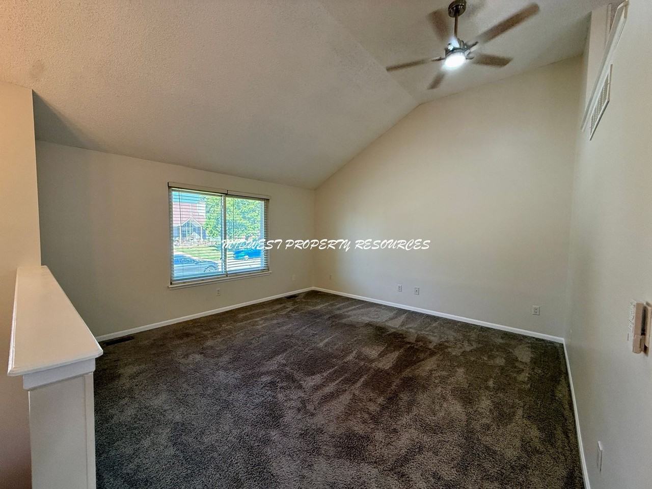 719 S Park Dr - Photo 5 of 23