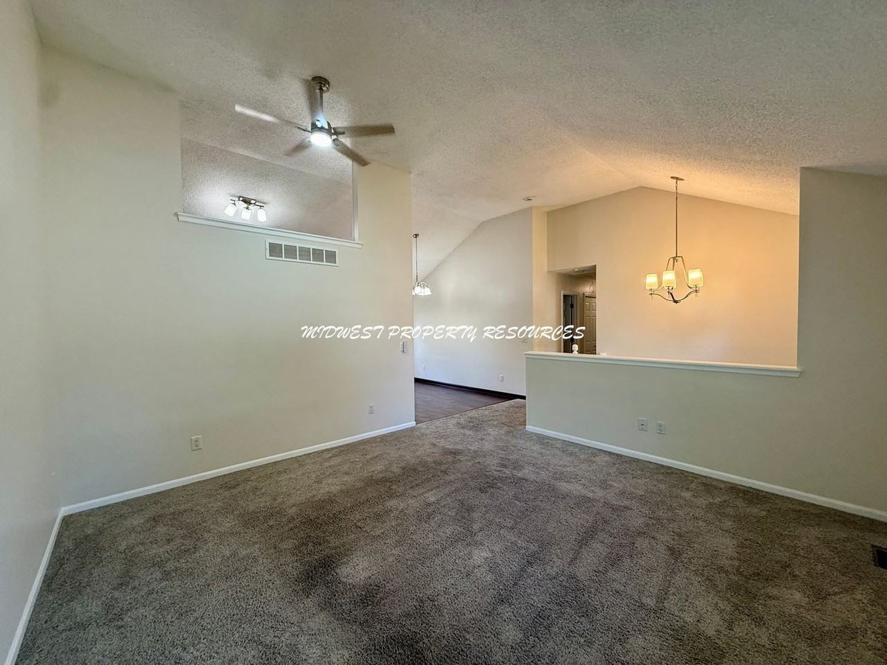 719 S Park Dr - Photo 6 of 23