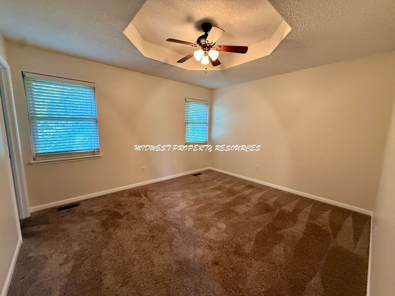719 S Park Dr - Photo 7 of 23