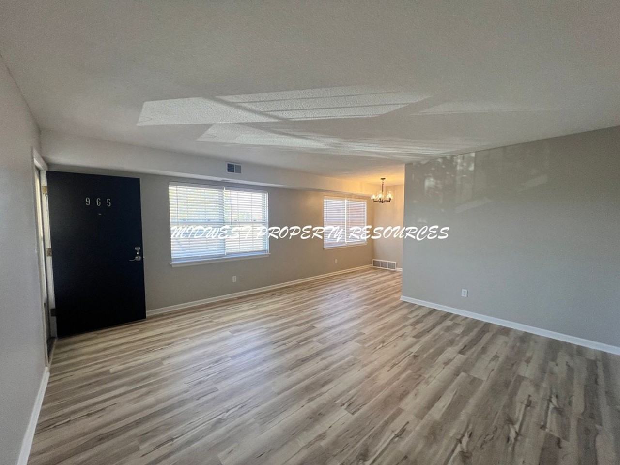 965 Nw Colbern Rd - Photo 3 of 11