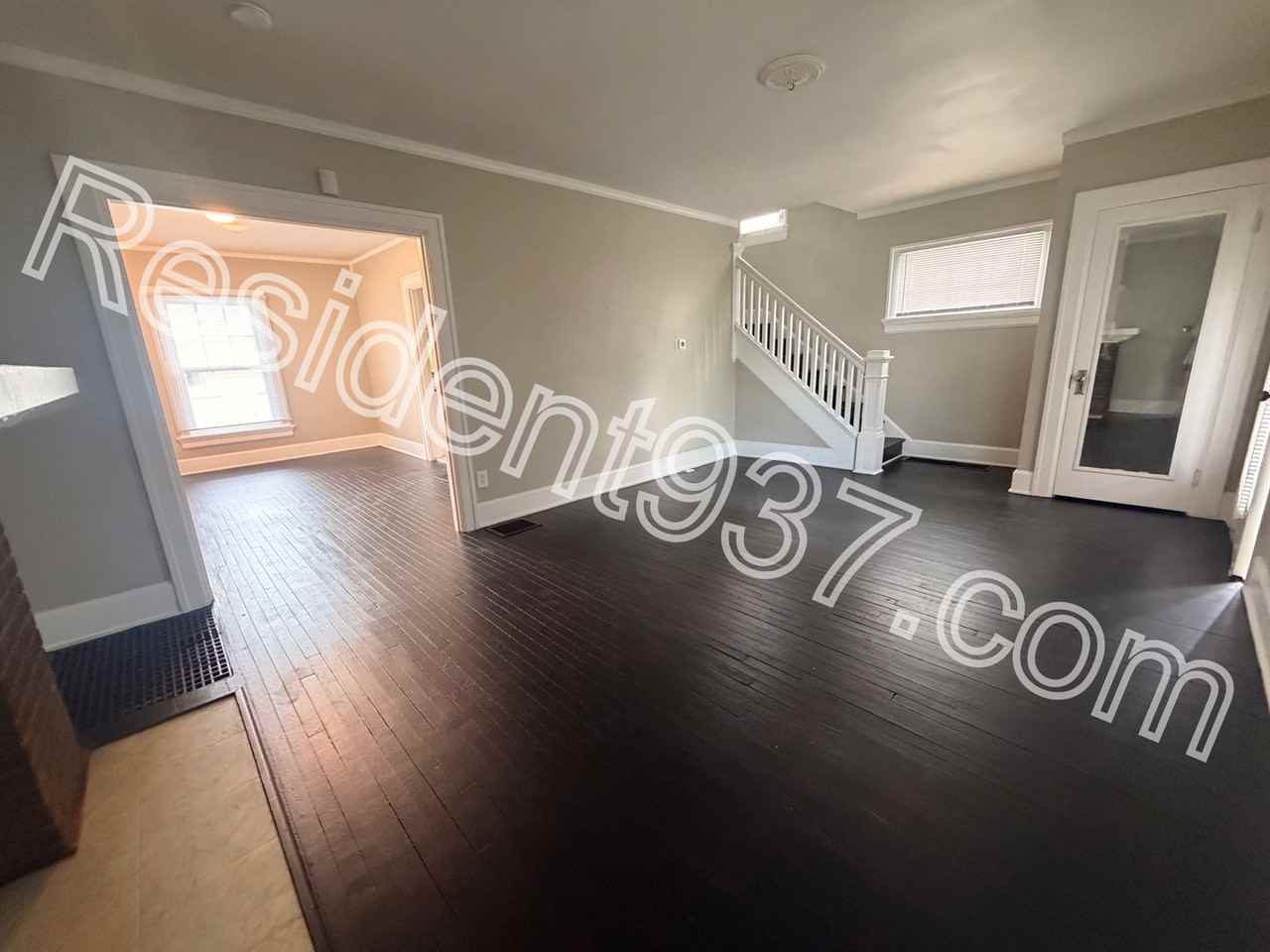 422 Santa Cruz Ave - Photo 3 of 18