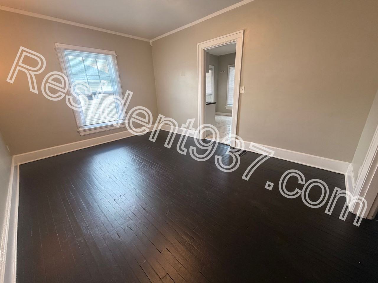 422 Santa Cruz Ave - Photo 4 of 18