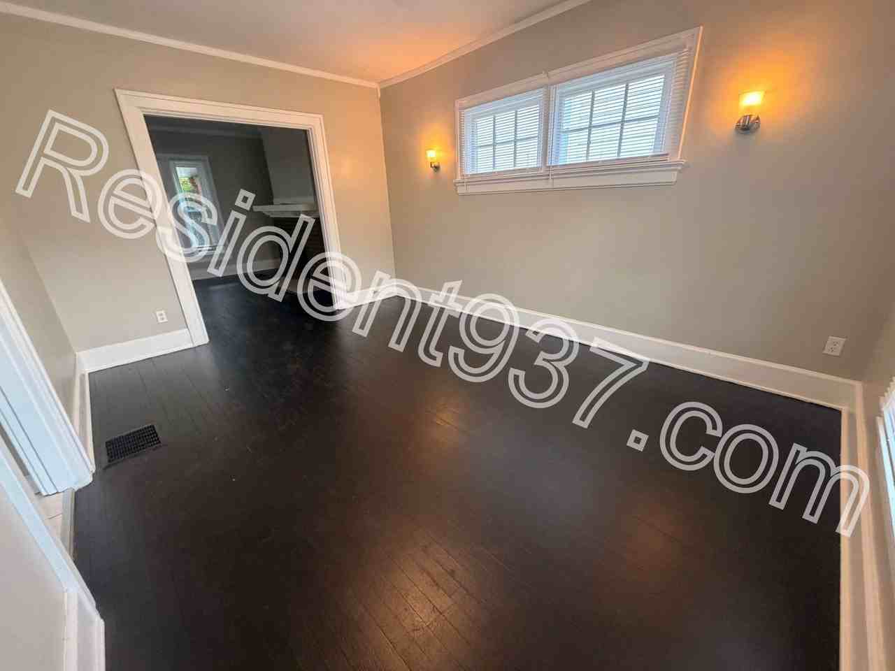 422 Santa Cruz Ave - Photo 5 of 18