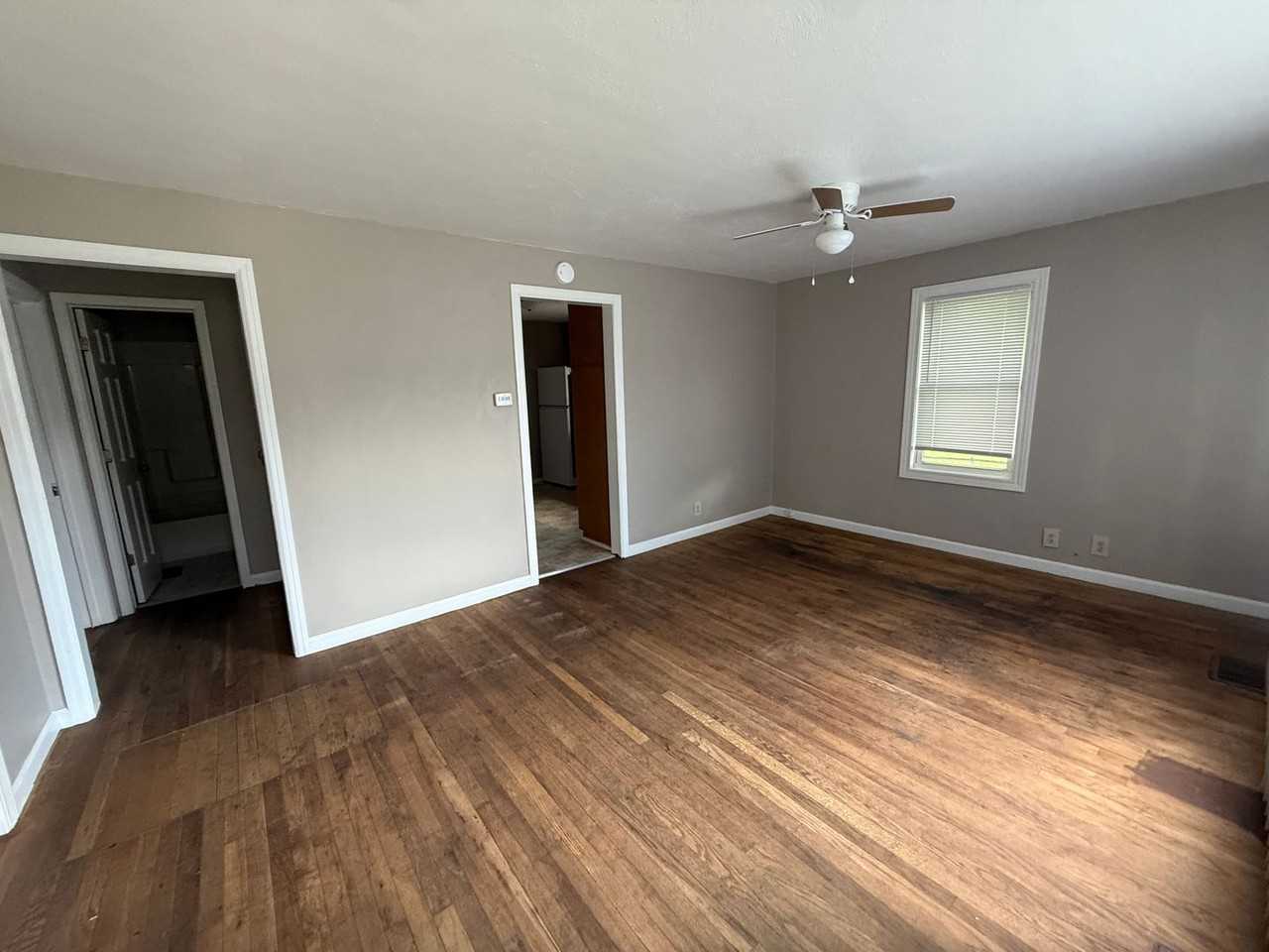 2910 S Vine St - Photo 3 of 9