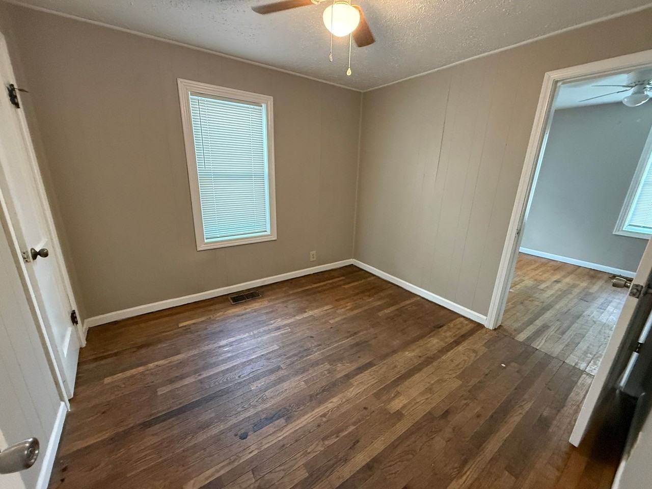 2910 S Vine St - Photo 6 of 9