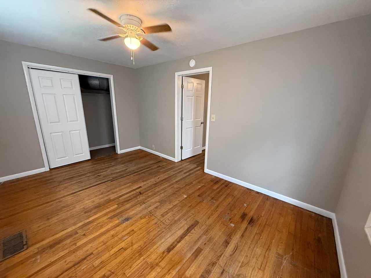 2910 S Vine St - Photo 7 of 9