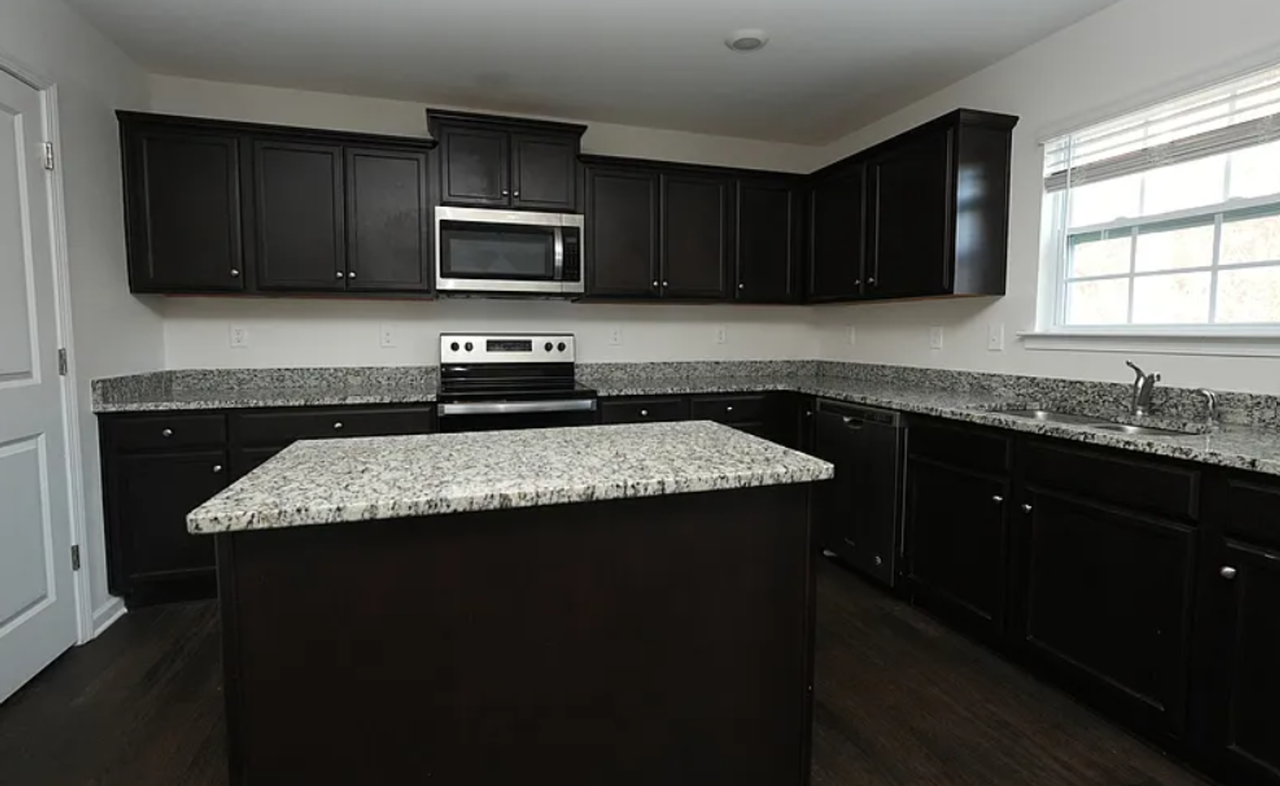 2015 Tarzi Ln - Photo 3 of 13