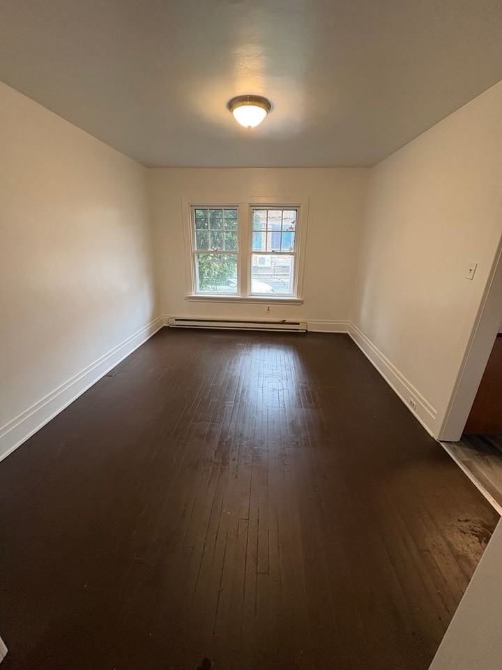 2042 Zarker St - Photo 6 of 21