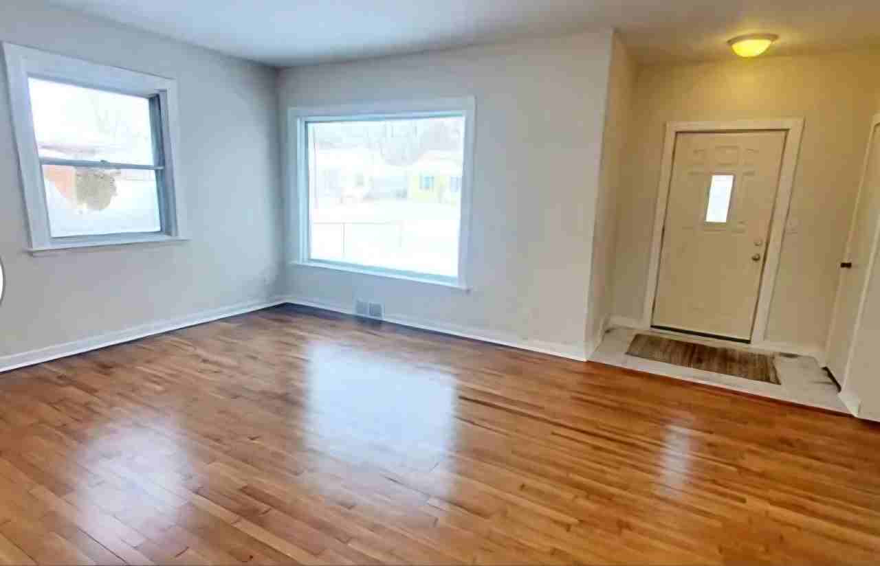 2333 Dawson Ave Ne - Photo 2 of 18
