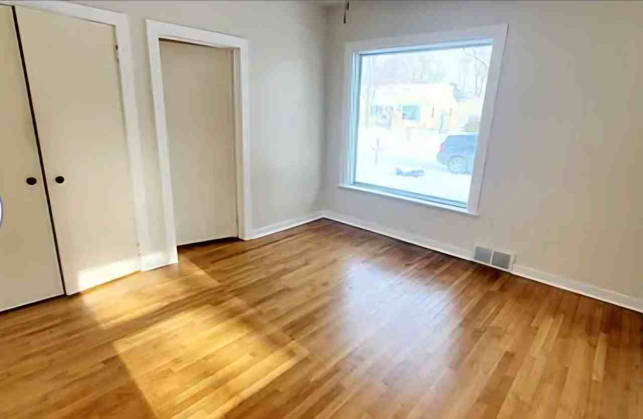 2333 Dawson Ave Ne - Photo 4 of 18