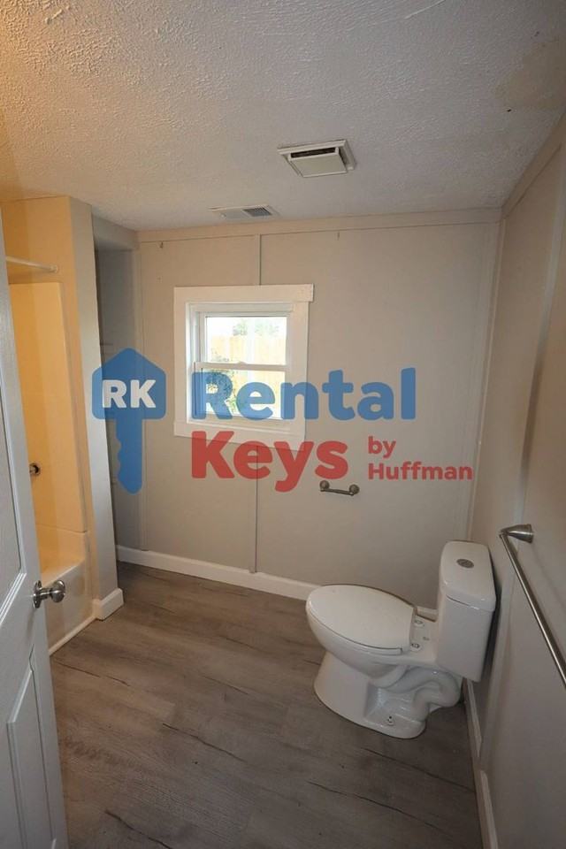 3023 Claremont Ave - Photo 6 of 20