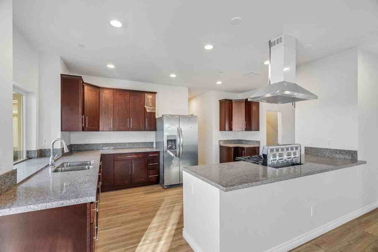 8560 Grove Hill Ct - Photo 2 of 29