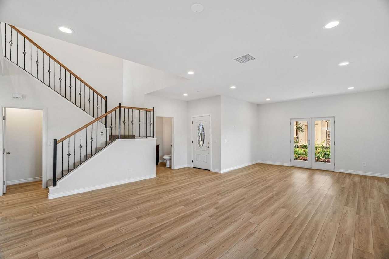 8560 Grove Hill Ct - Photo 3 of 29
