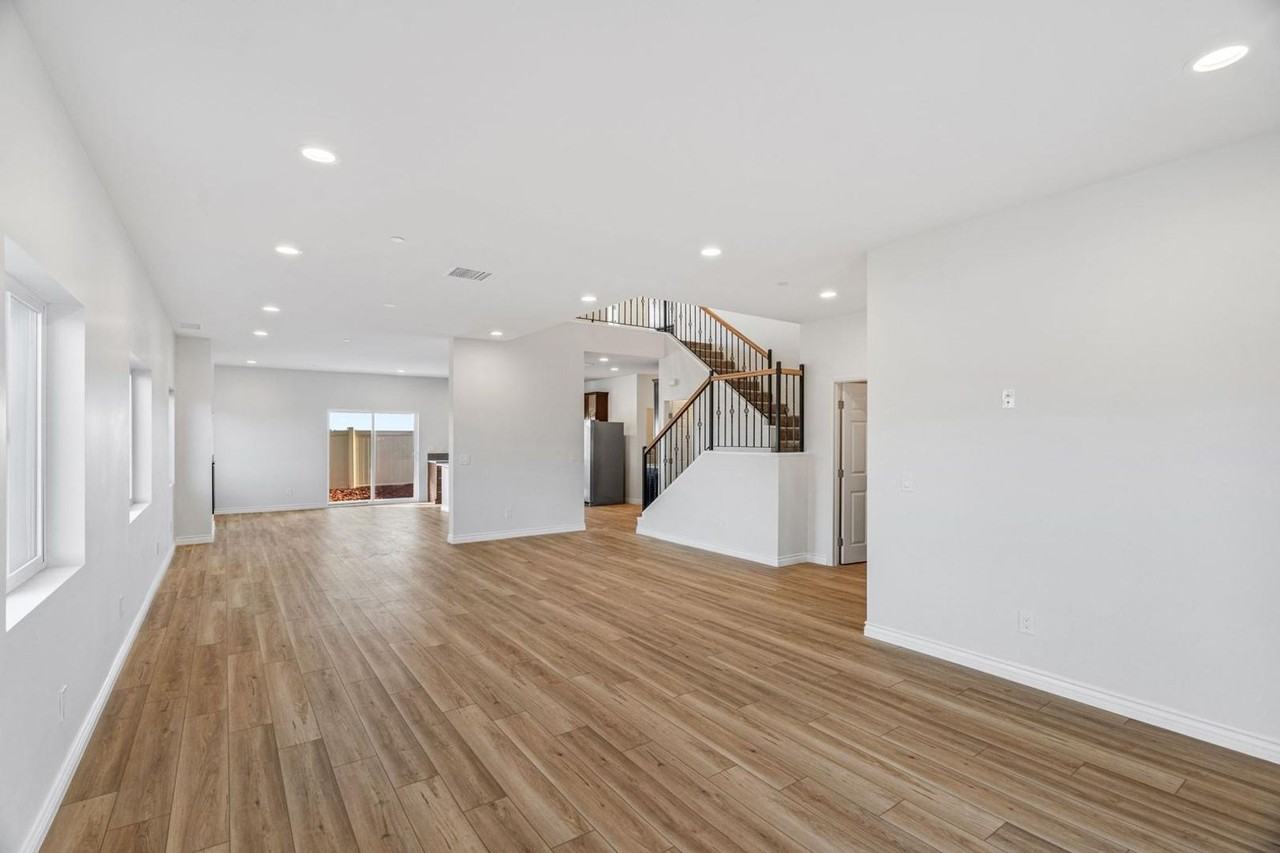 8560 Grove Hill Ct - Photo 6 of 29