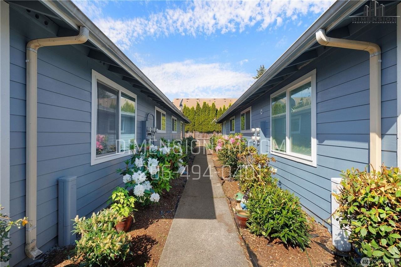 Convenient 1 bed 1 bath Units! - Photo 5 of 16