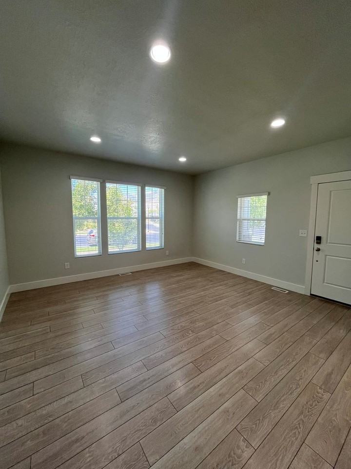 2297 W 670 S - Photo 3 of 13
