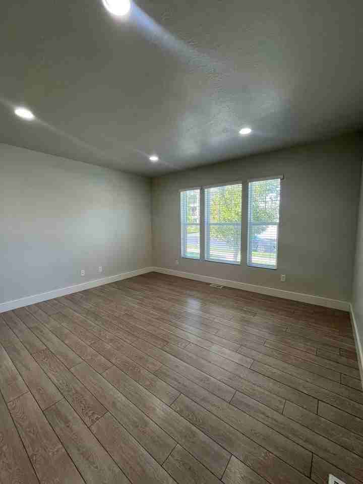 2297 W 670 S - Photo 4 of 13