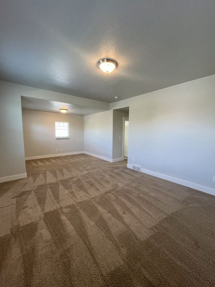 2297 W 670 S - Photo 7 of 13