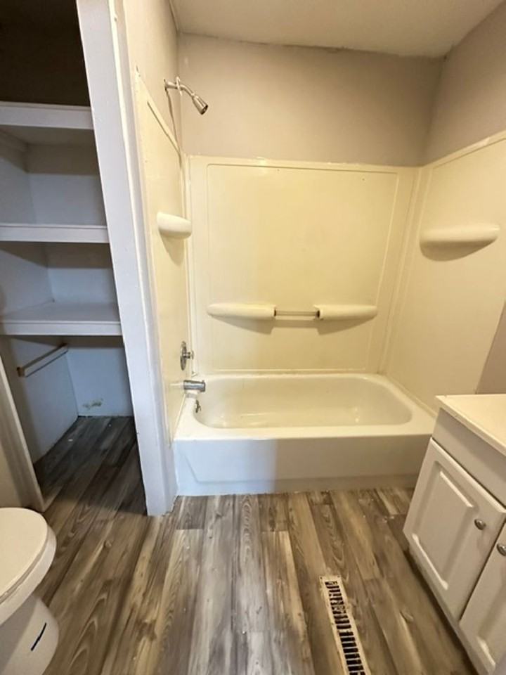 717 E 35th St - Photo 5 of 8