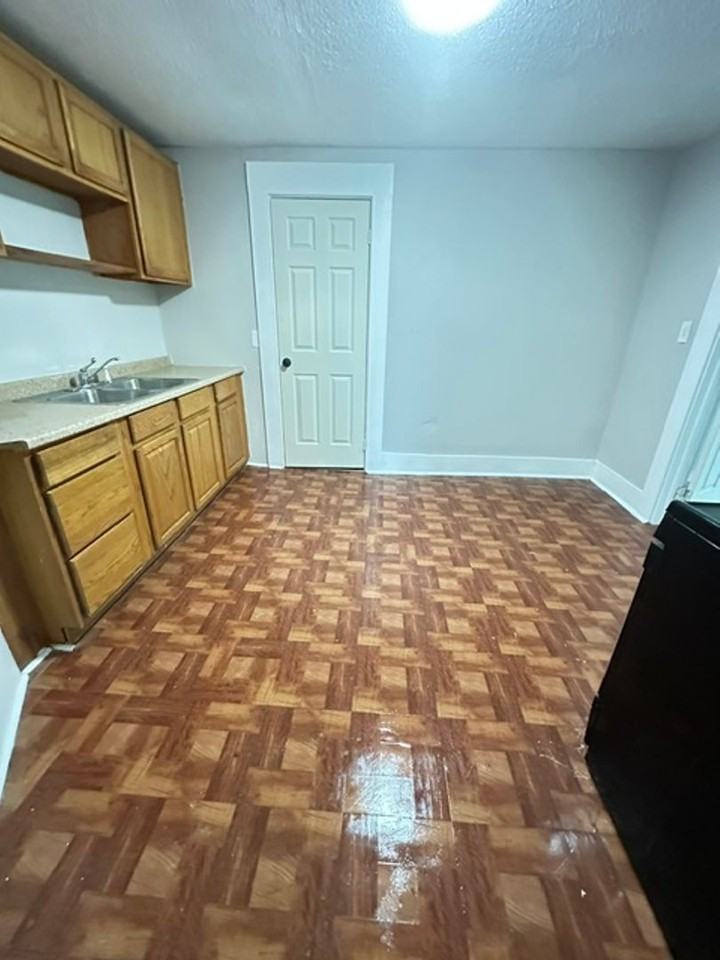 717 E 35th St - Photo 7 of 8
