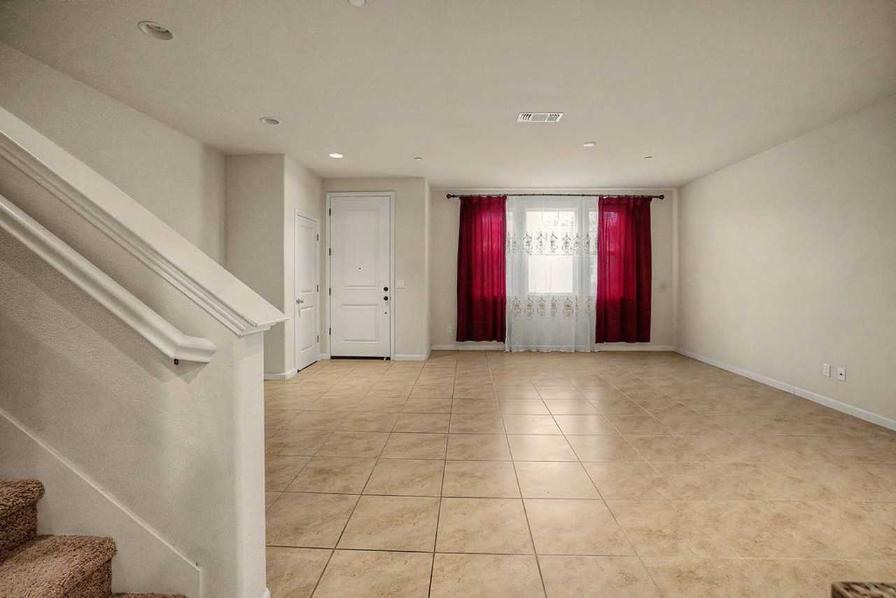 15137 Breckinridge Ave - Photo 3 of 30
