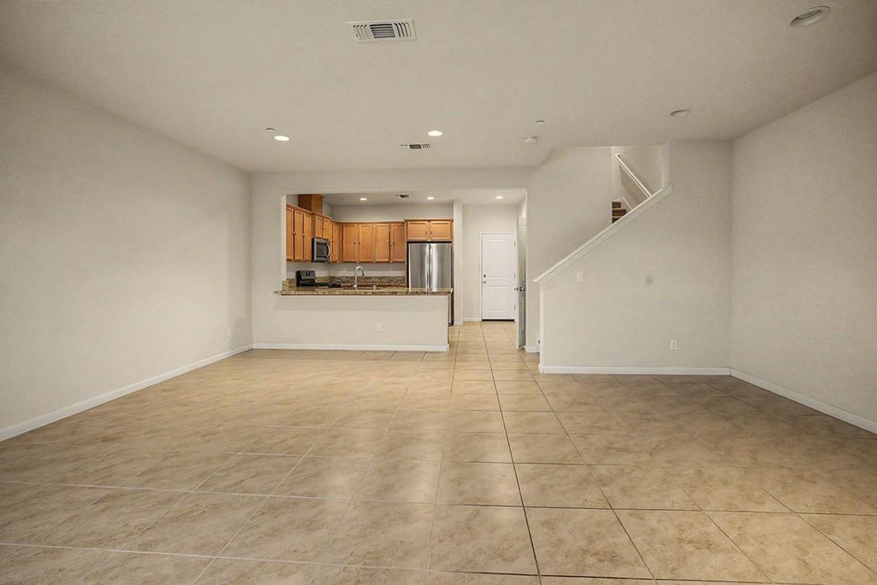 15137 Breckinridge Ave - Photo 4 of 30