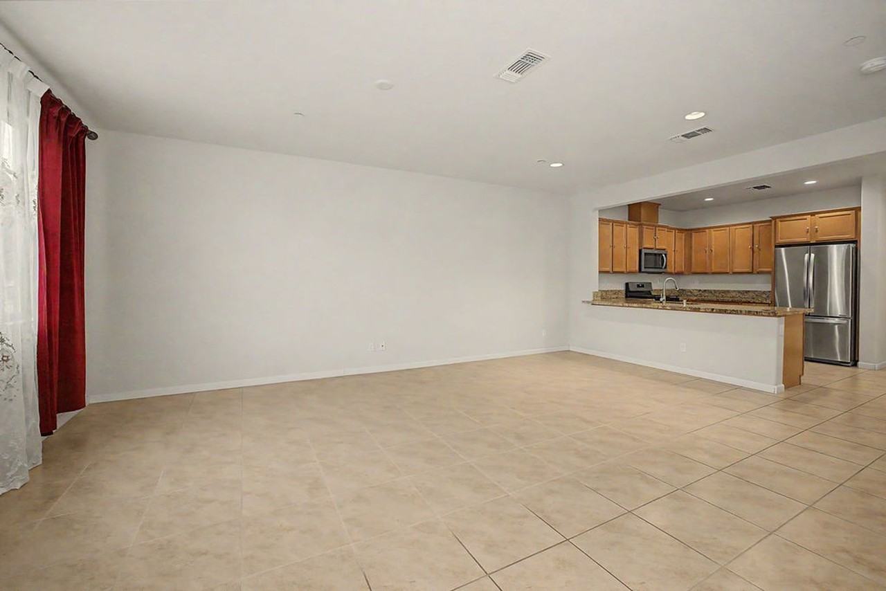 15137 Breckinridge Ave - Photo 5 of 30