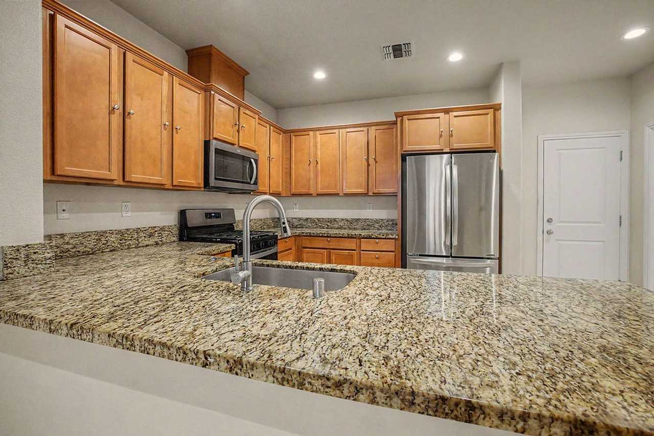 15137 Breckinridge Ave - Photo 6 of 30
