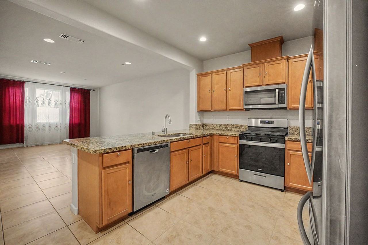 15137 Breckinridge Ave - Photo 7 of 30