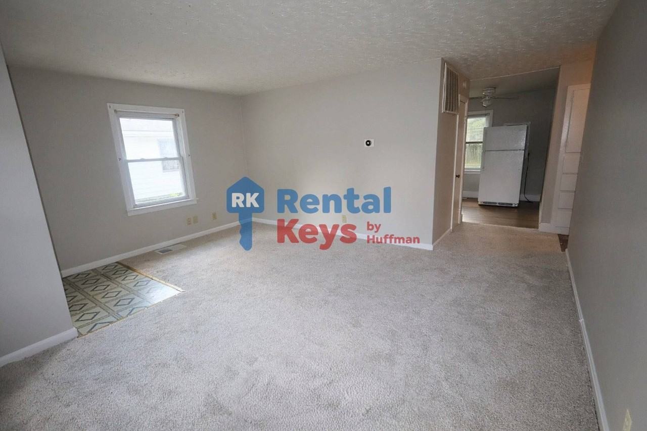 2559 Sweetser Ave - Photo 4 of 18