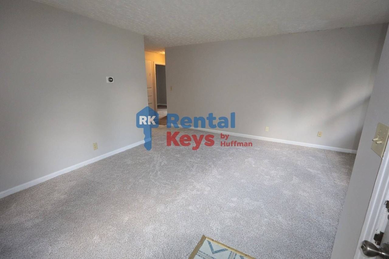 2559 Sweetser Ave - Photo 6 of 18