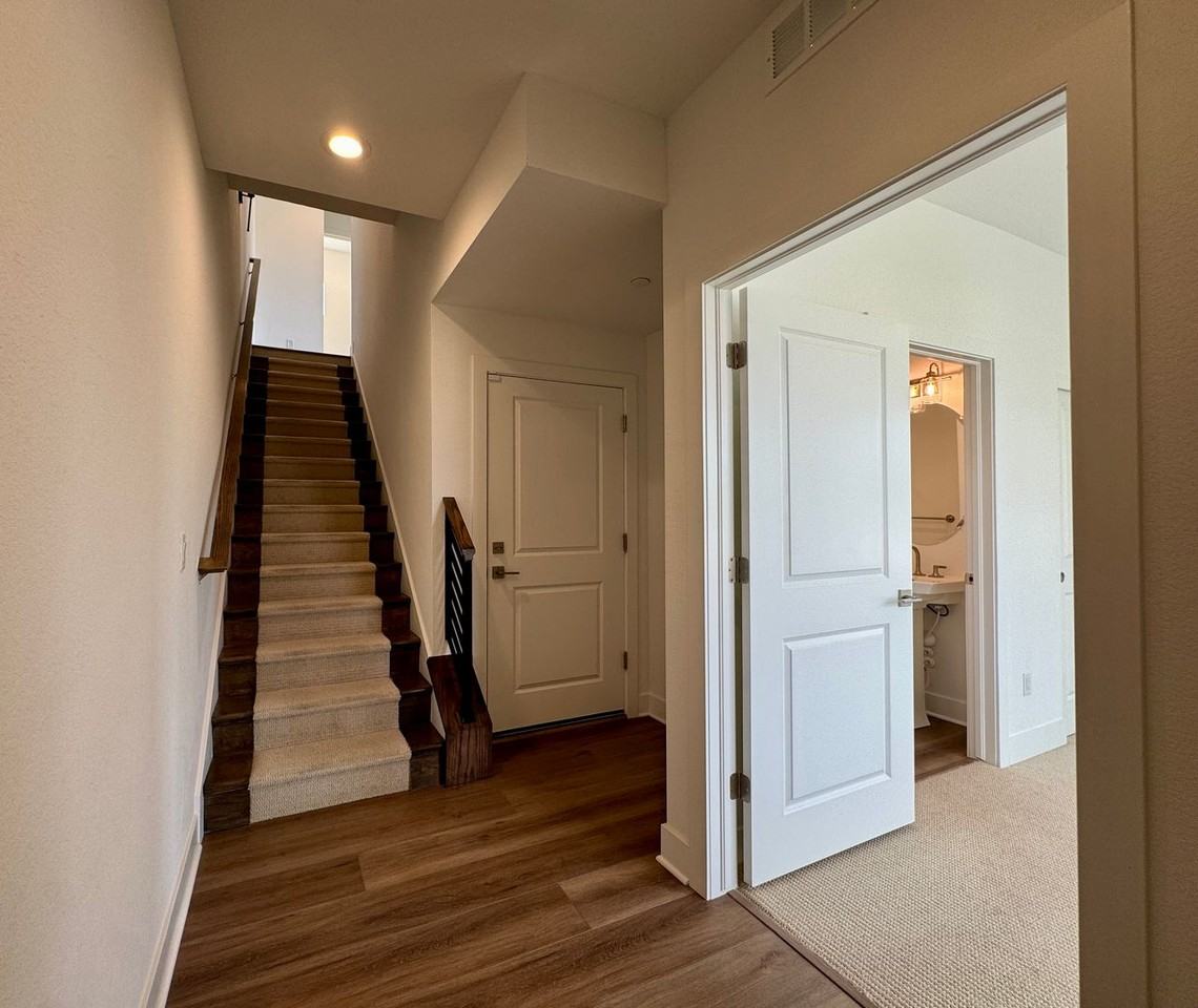 706 Saddle Dr - Photo 2 of 37